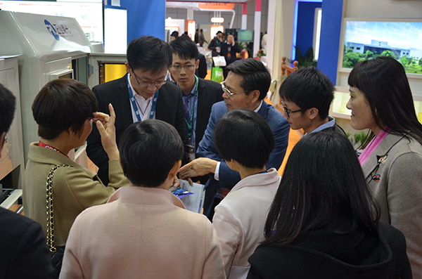 花季传媒黄版APP下载激光展示 花季传媒黄版APP下载激光展示